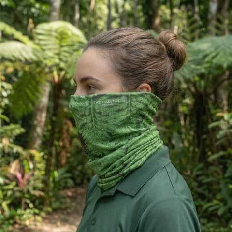 The Habitat Neck Gaiter – Mist / Leaves